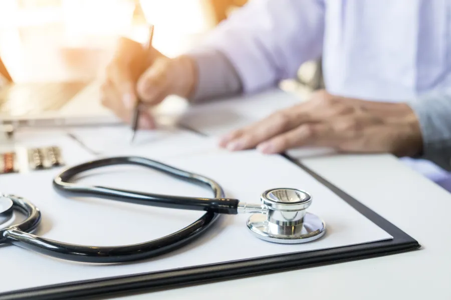 Legehender og stetoskop