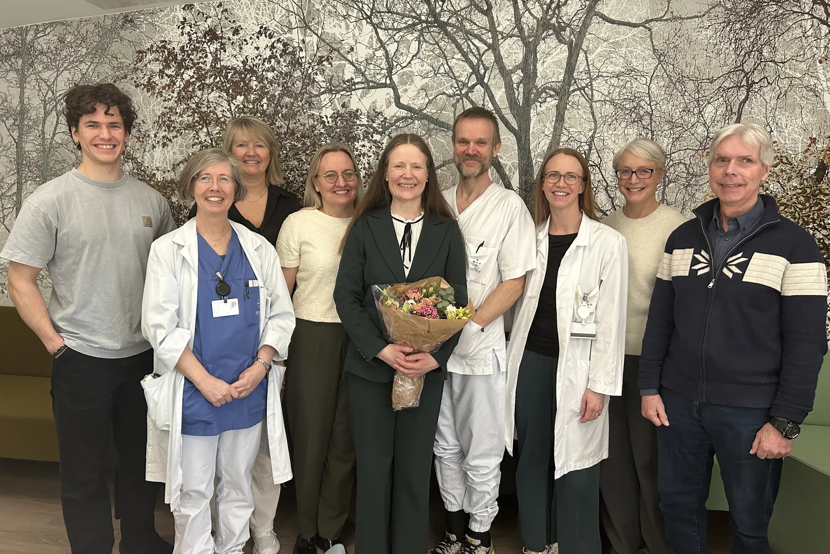 gruppebilete av ni personar