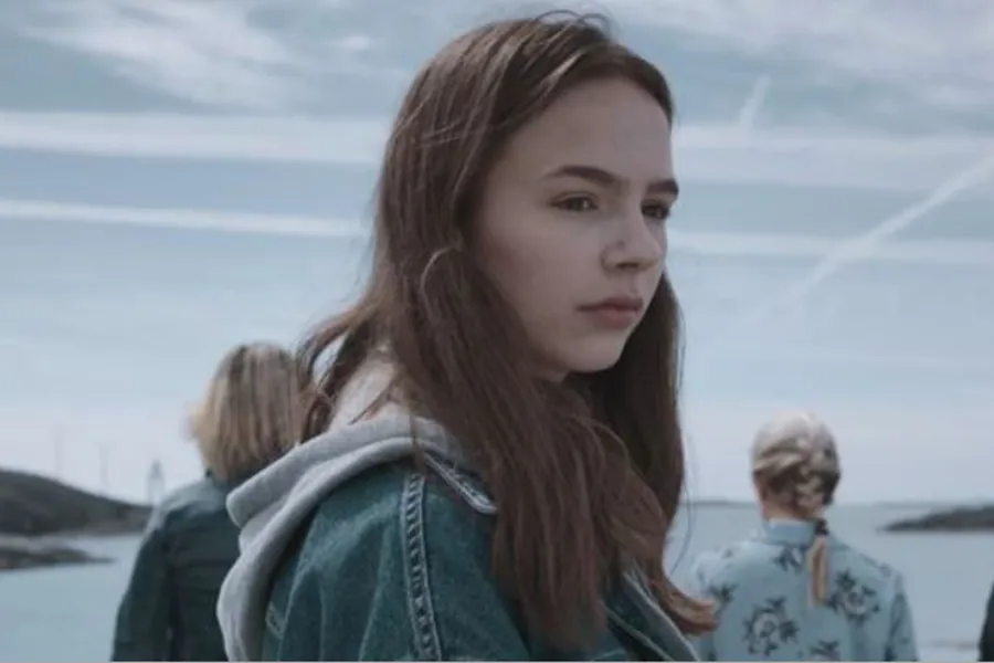 En kvinne med langt hår