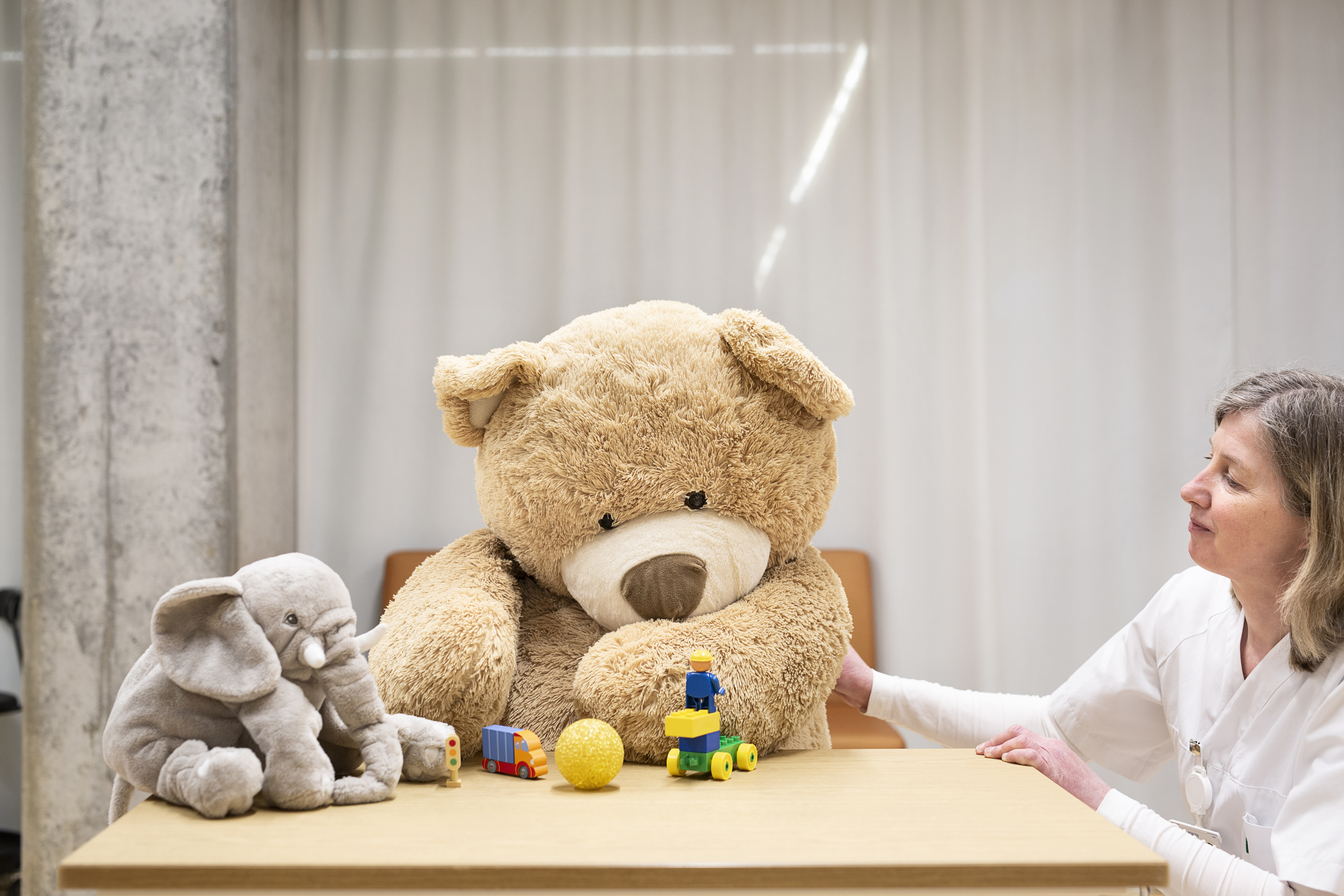 helsepersonell og bamse