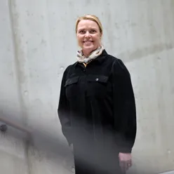 stående bilde av kvinne