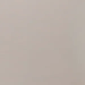 Mann, pleier. Grafikk til venstre, kun beige bakgrunn.