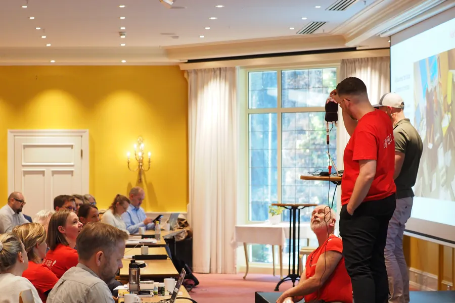 Personer på konferanse